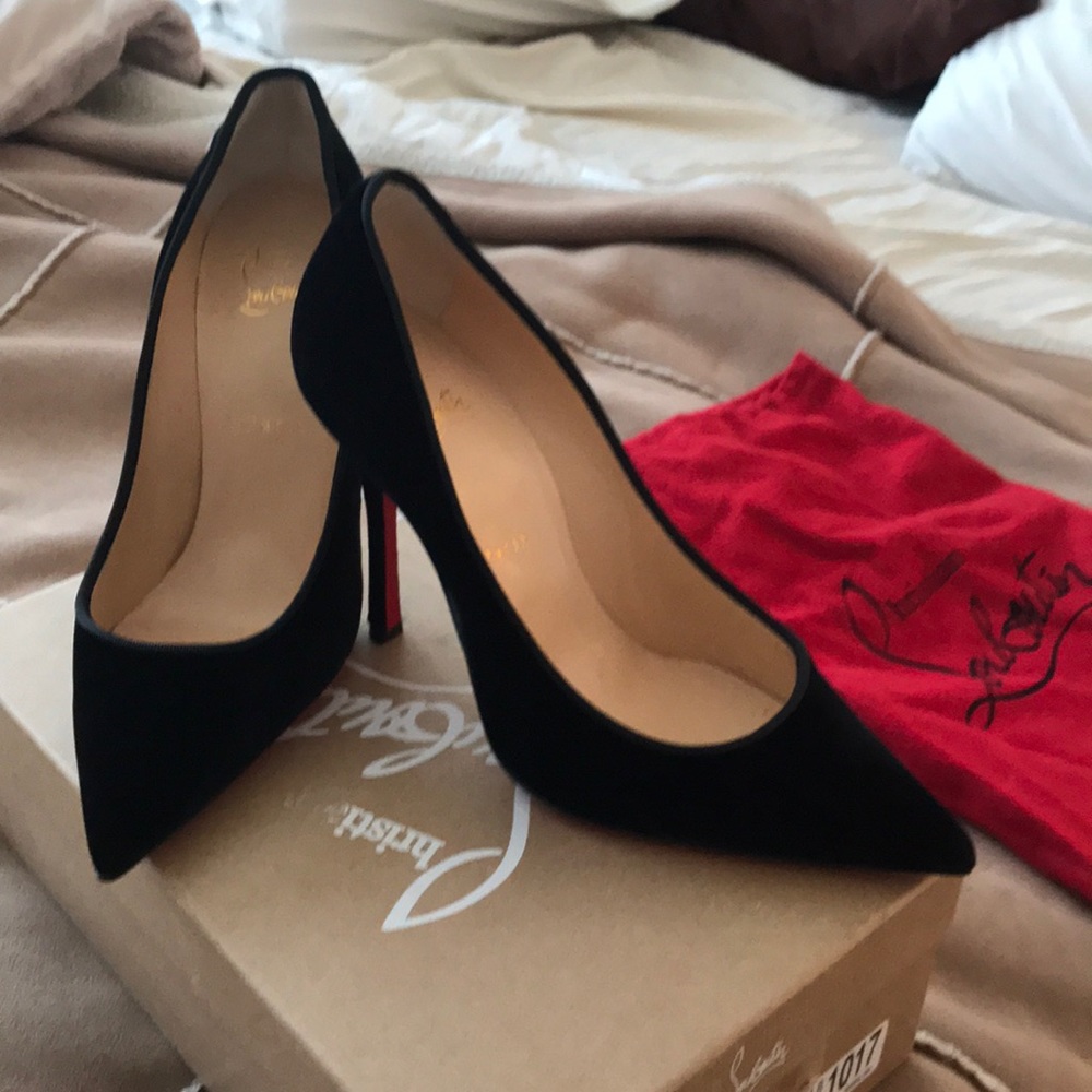 Decoltish christian loubiton pointy toe velvet